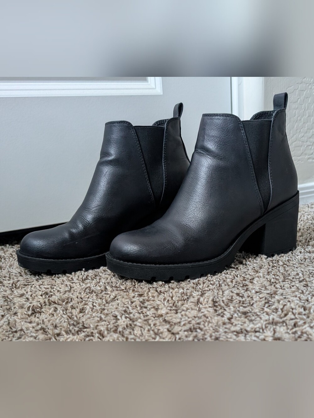 Xappeal Laura Black Chelsea Block Heel Slip On Lug Heel Size 7.5